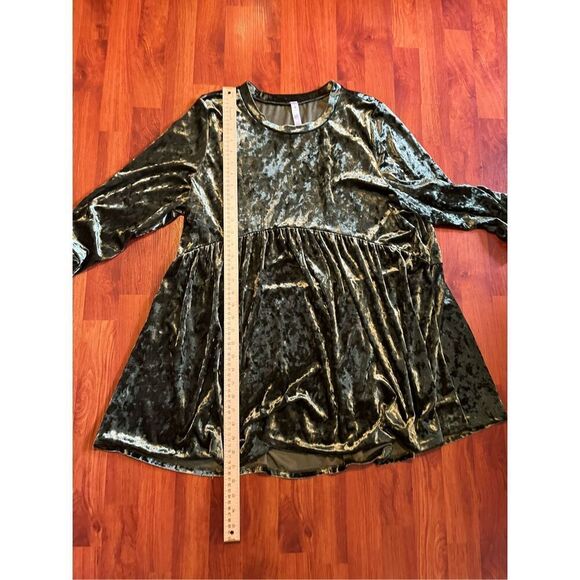 Paisley Grace Velvet green mini dress. Size 1X NWOT - Picture 7 of 7